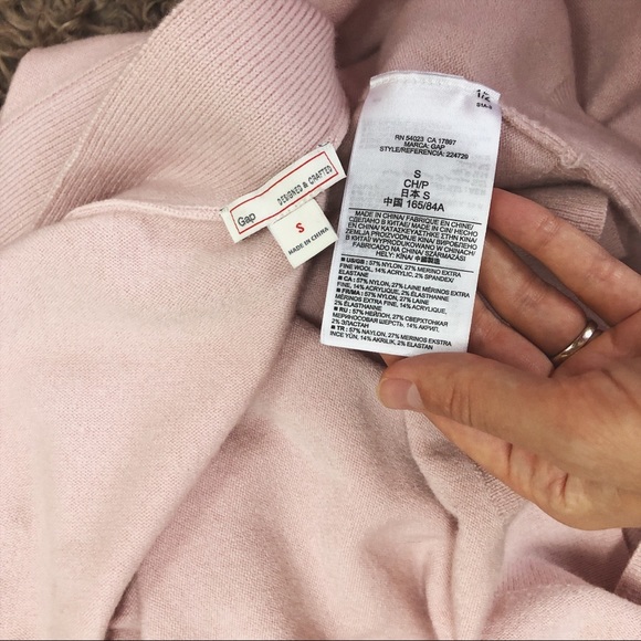 GAP pink sweater - Picture 7 of 8